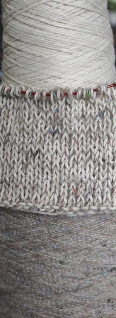 Vertigo tweed fylgiþráður - 25 gr. 51% Extra fine Merino, 31% endurunnið Pólýester og 18% endurunnin Bómull. Sandur.