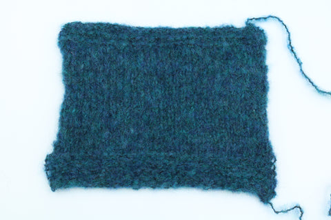 Vivi dúnkennt Merino extra fine - 25 gr. Bensínblár. (Fylgiþráður)