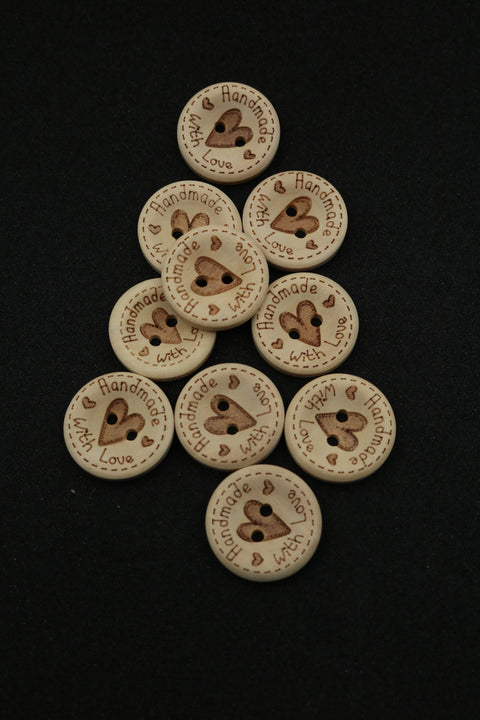 Light wooden figures with heart 20 mm.