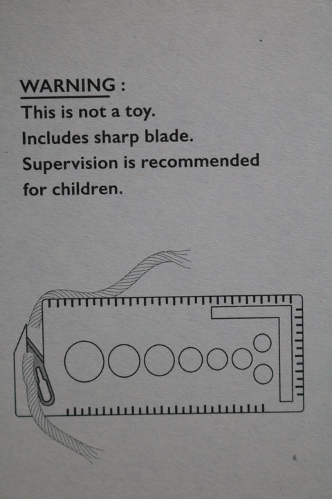 Pony knitting needle with cutting blade and needlepoint needle