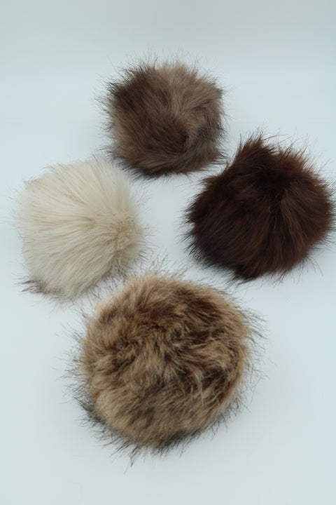 Dúskar úr gerfi feld 12-15 cm. margir litir.