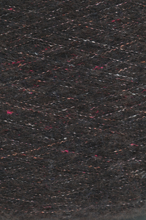 Vertigo tweed fylgiþráður - 25 gr. 51% Extra fine Merino, 31% endurunnið Pólýester og 18% endurunnin Bómull. Kaffi.