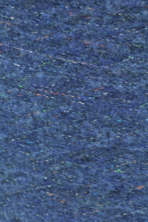 Vertigo tweed fylgiþráður - 25 gr. 51% Extra fine Merino, 31% endurunnið Pólýester og 18% endurunnin Bómull. Denimblár.