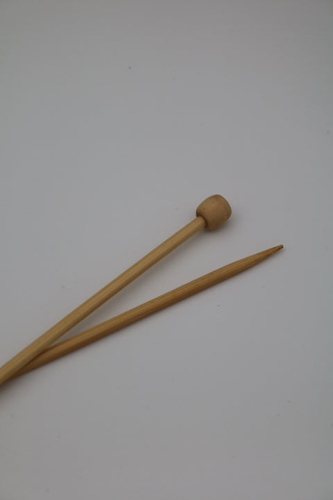 Bamboo 2 knitting needles 30 cm. 3 sizes 3, 3.5 and 4 mm.