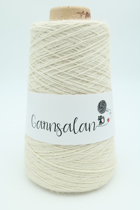 Freddie - 30% Merino 35% Alpakka og 35% Mohair - 250 gr. Hvítt/Natur