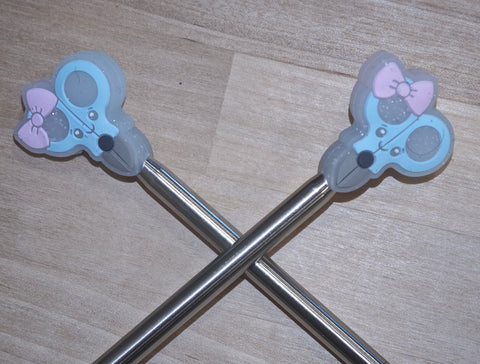 Hlíf á prjónaodda Skæri